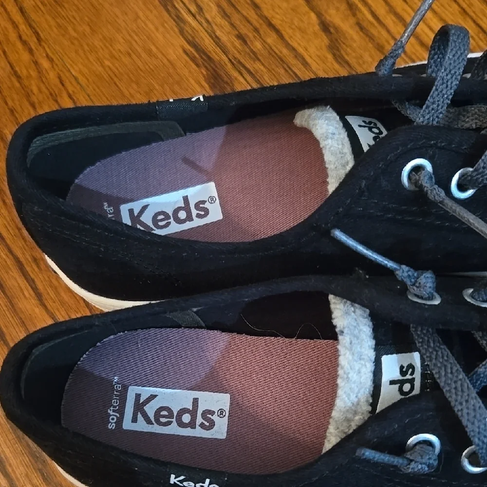 Keds Women's Size 8  Black Suede Style Dark Gray Laces Sneakers